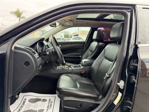 Used 2018 Chrysler 300 Limited RWD image 21