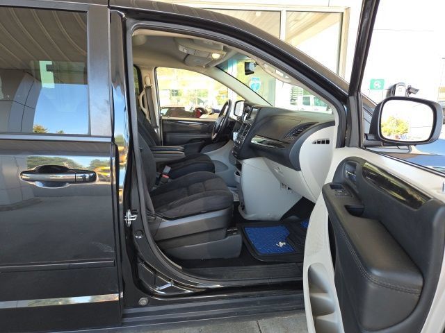 Used 2017 Dodge Grand Caravan SE w/ Power Window Group FWD image 42