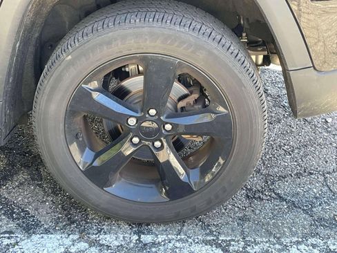 Used 2023 Jeep Grand Cherokee Altitude image 8