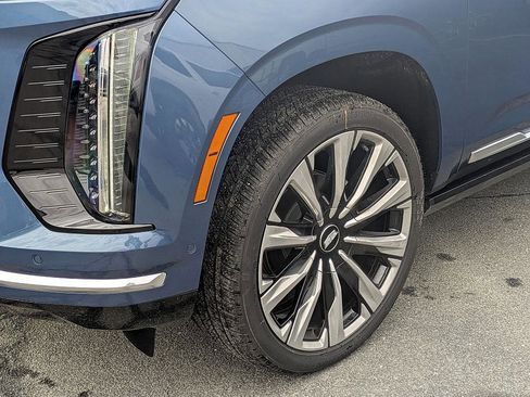 New 2026 Cadillac Escalade Luxury w/ Touring Package image 9