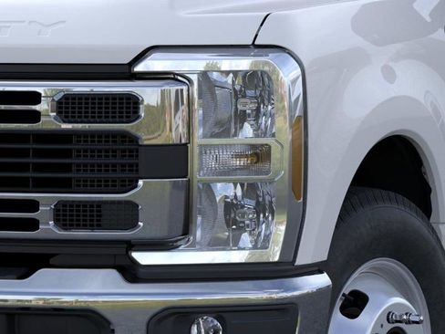 New 2026 Ford F350 XL w/ XL Chrome Package RWD image 18