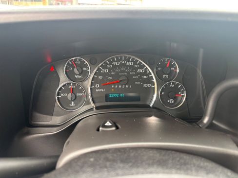 Used 2019 Chevrolet Express 3500 w/ Driver Convenience Package image 25