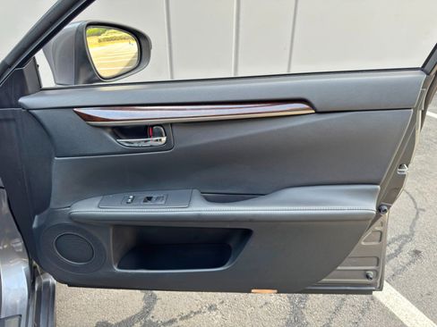 Used 2013 Lexus ES 350 w/ Luxury Pkg FWD image 44
