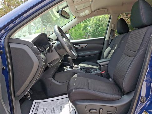 Used 2017 Nissan Rogue SV w/ SV Premium Package AWD/4WD image 13