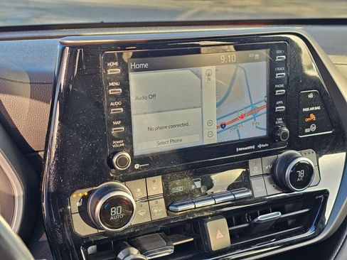 Used 2022 Toyota Highlander XLE image 30