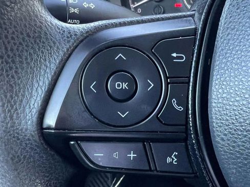 Used 2020 Toyota Corolla LE FWD image 30