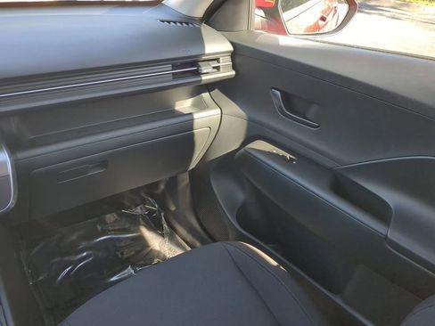 Used 2025 Hyundai Kona SE image 17