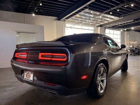 Used 2018 Dodge Challenger SXT image 4