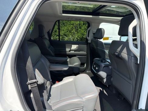Used 2025 Ford Expedition Active AWD/4WD image 9