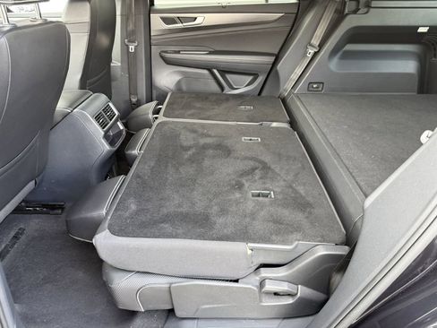 Used 2025 Volkswagen Atlas Cross Sport SE image 26