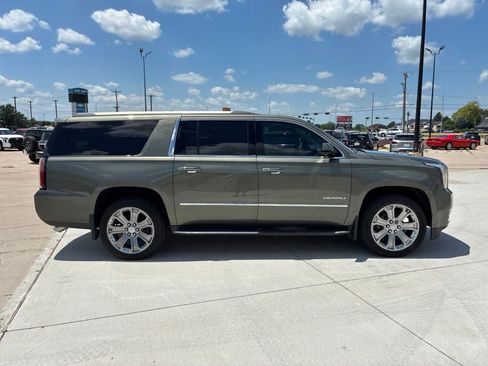 Used 2017 GMC Yukon XL Denali w/ Open Road Package AWD/4WD image 9