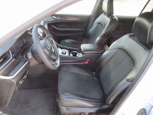 Certified 2025 Jeep Grand Cherokee L Altitude image 18