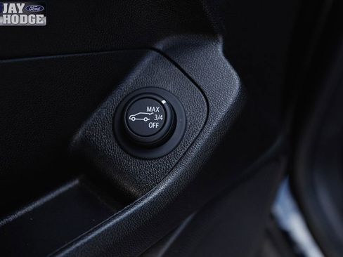 Used 2024 GMC Terrain SLT image 16