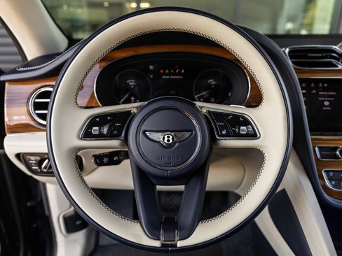 Used 2023 Bentley Bentayga AWD/4WD image 30