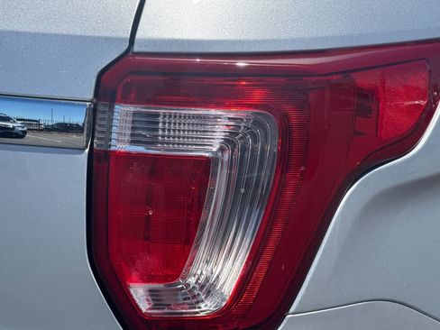 Used 2018 Ford Explorer XLT FWD image 27