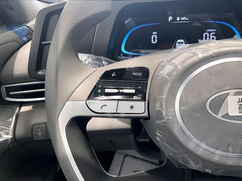Certified 2026 Hyundai Elantra SE FWD image 24