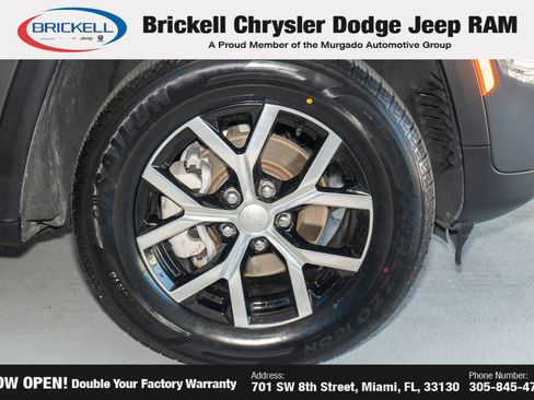 Used 2025 Jeep Grand Cherokee Limited AWD/4WD image 44