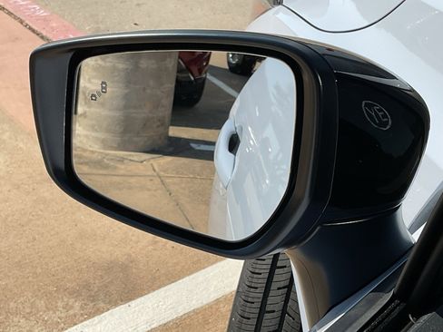 New 2025 Nissan Versa SR w/ Trunk Package image 10