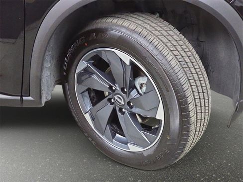 Used 2024 Nissan Rogue SV image 33