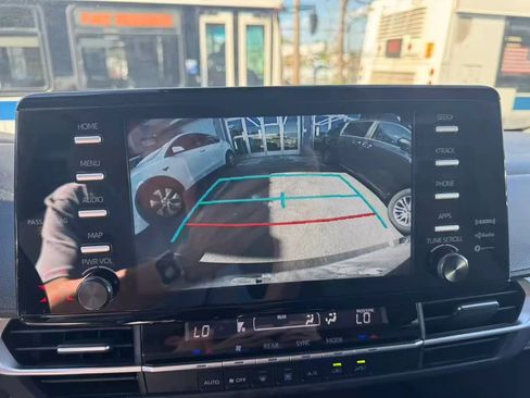 Used 2024 Toyota Sienna LE image 20