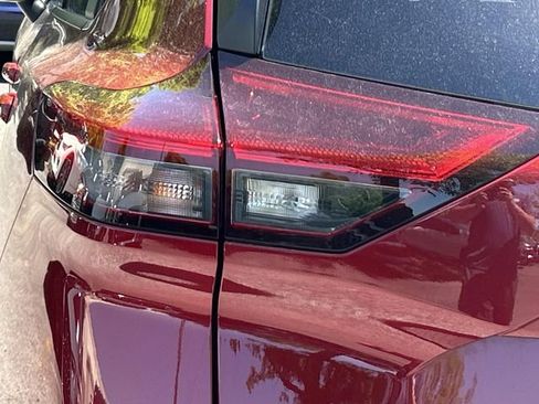 Used 2023 Nissan Rogue SV AWD/4WD image 12