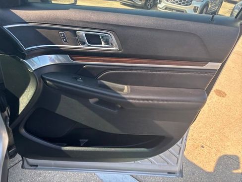 Used 2017 Ford Explorer Limited w/ Equipment Group 301A FWD image 13
