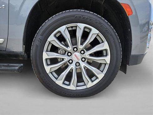 Used 2021 GMC Yukon Denali w/ Denali Premium Package AWD/4WD image 24