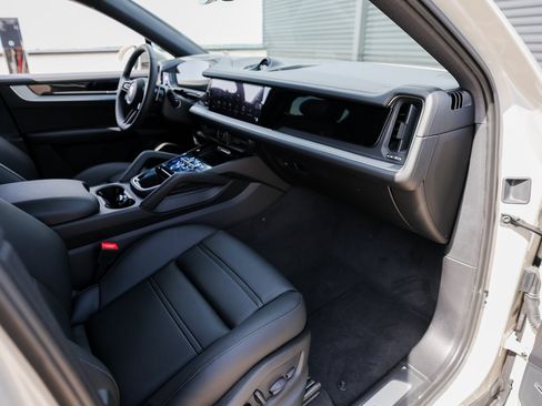 New 2025 Porsche Cayenne E-Hybrid Coupe image 27