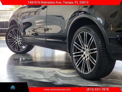 Used 2016 Porsche Cayenne S image 2