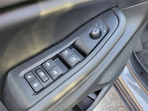 Used 2023 Jeep Grand Cherokee L Laredo image 18