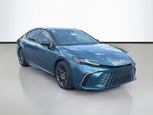 Used 2025 Toyota Camry XSE FWD image 3