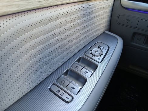 Used 2023 Hyundai Palisade Calligraphy image 19