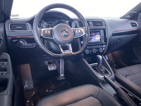 Used 2016 Volkswagen Jetta GLI SE image 2