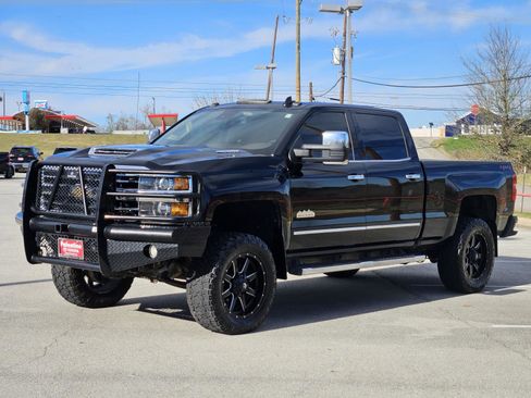 Used 2018 Chevrolet Silverado 2500 High Country w/ Duramax Plus Package image 3