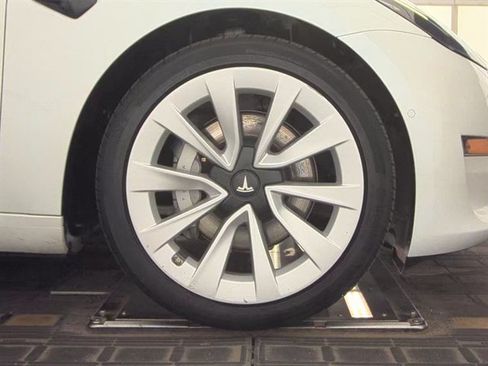 Used 2022 Tesla Model 3 Long Range AWD/4WD image 7