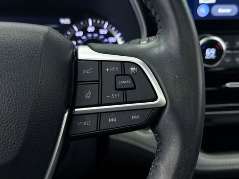 Used 2023 Toyota Highlander XLE FWD image 36