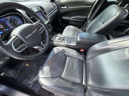Used 2017 Chrysler 300 Limited w/ Value Package RWD image 10