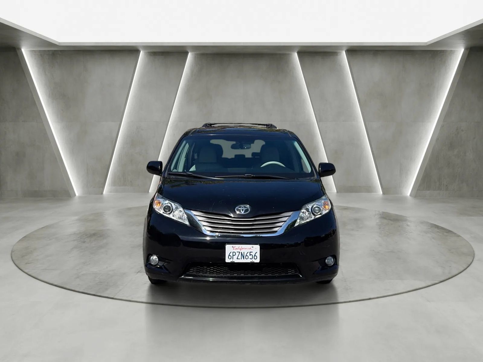 Used 2011 Toyota Sienna XLE w/ Premium Pkg FWD image 8