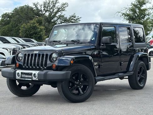 Used 2013 Jeep Wrangler Unlimited Sahara w/ Connectivity Group AWD/4WD image 42