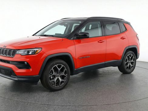 Used 2025 Jeep Compass Limited image 3