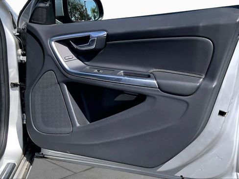 Used 2016 Volvo V60 T5 Premier w/ Convenience Package image 21