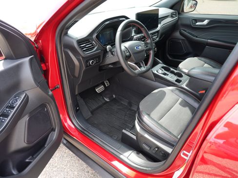 Used 2024 Ford Escape ST-Line w/ Tech Pack #1 AWD/4WD image 15