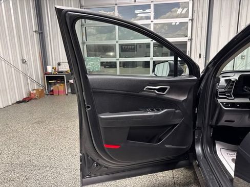 Used 2024 Kia Sportage LX FWD image 7