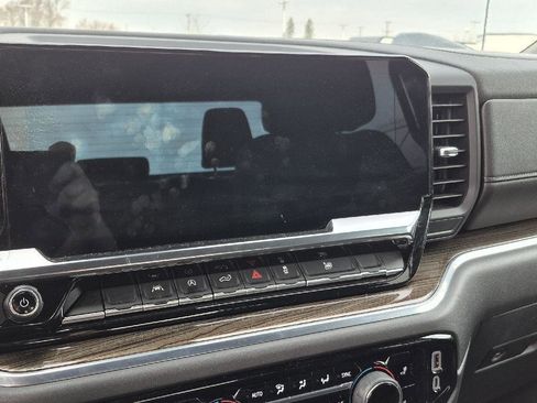 Used 2024 Chevrolet Silverado 1500 LT image 9