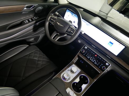 Used 2025 Genesis GV80 3.5T Prestige AWD/4WD image 9