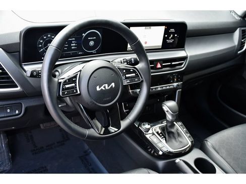 Used 2024 Kia Seltos EX AWD/4WD image 13