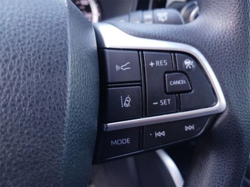 Used 2023 Toyota Highlander L image 33