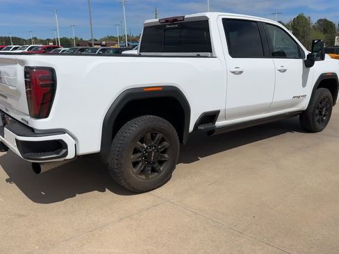 Used 2024 GMC Sierra 2500 AT4 w/ AT4 Premium Plus Package image 9