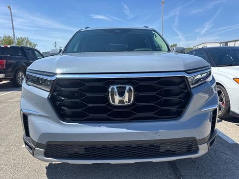 Used 2024 Honda Pilot Touring image 6