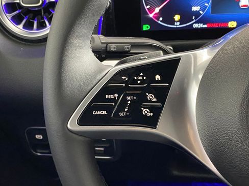 New 2025 Mercedes-Benz GLB 250 4MATIC image 16